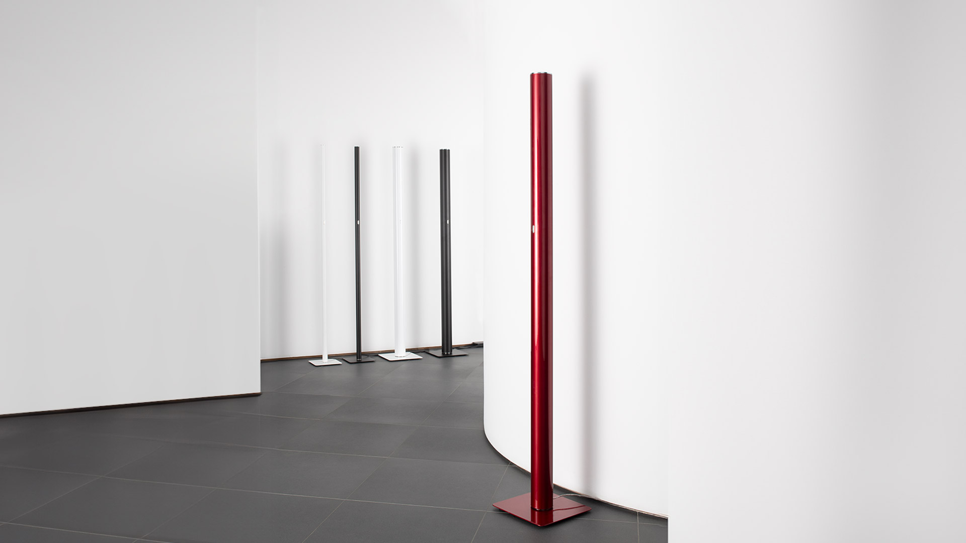 Artemide Ilio and Ilio Mini floor lamps: two ultra-slim vertical LED columns in white and black finishes on rectangular bases