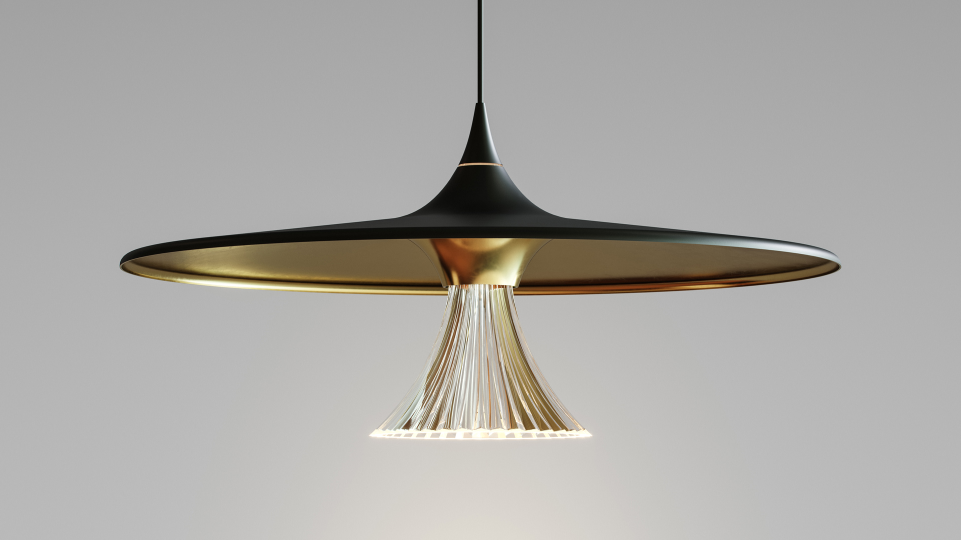 Lampada a sospensione Ipno di Artemide: paralume piatto scuro con diffusore a fili dorati, sopra un tavolo con teiera, accanto a una pianta e mappa stellare
