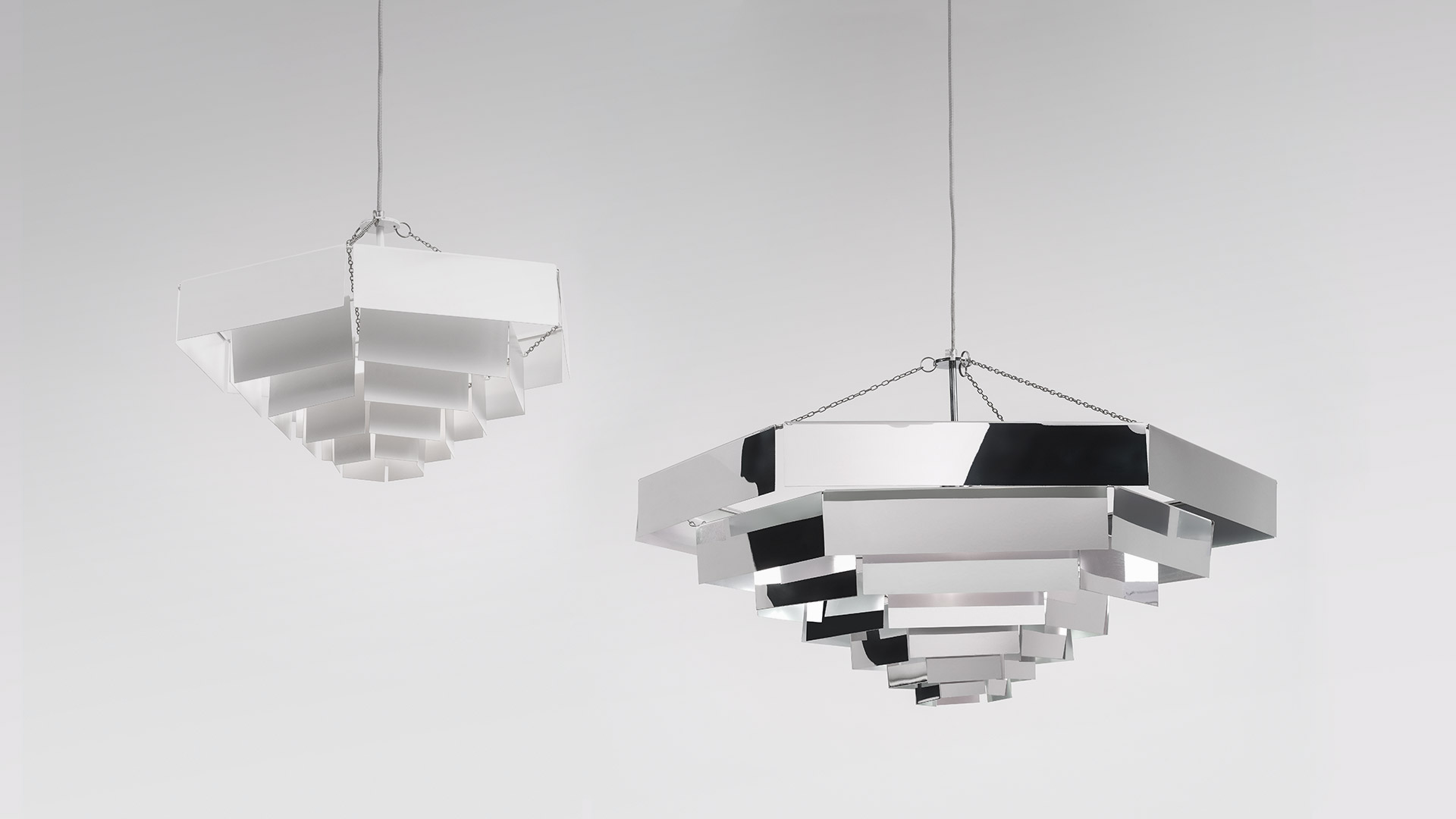 Artemide Lampada Esagonale: lampada da soffitto in alluminio lucidato con anelli esagonali concentrici che convergono verso una sorgente luminosa centrale