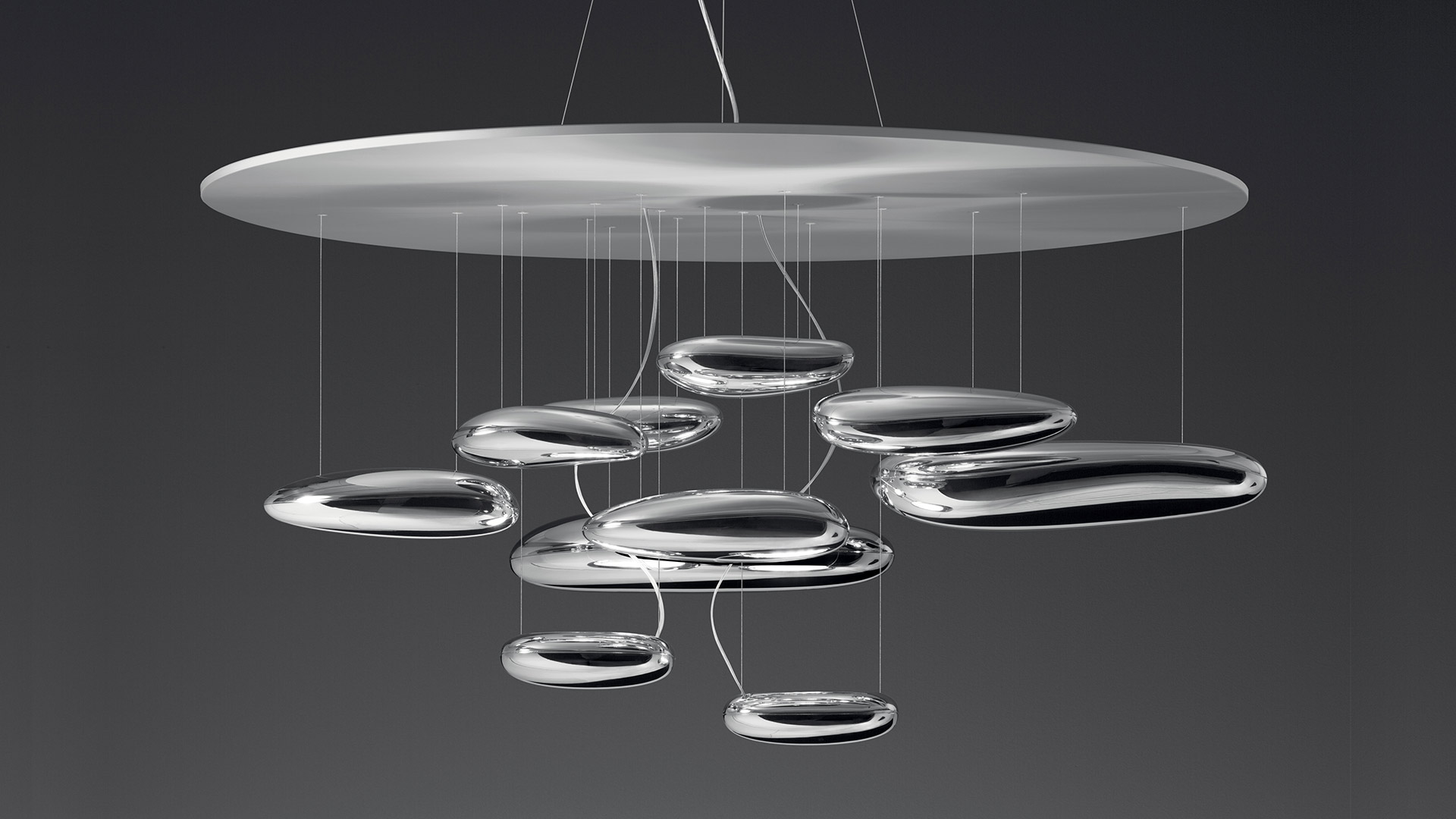 Artemide Mercury suspension lamp: multiple chrome liquid-shaped glass diffusers hanging at varying heights from a circular ceiling canopy