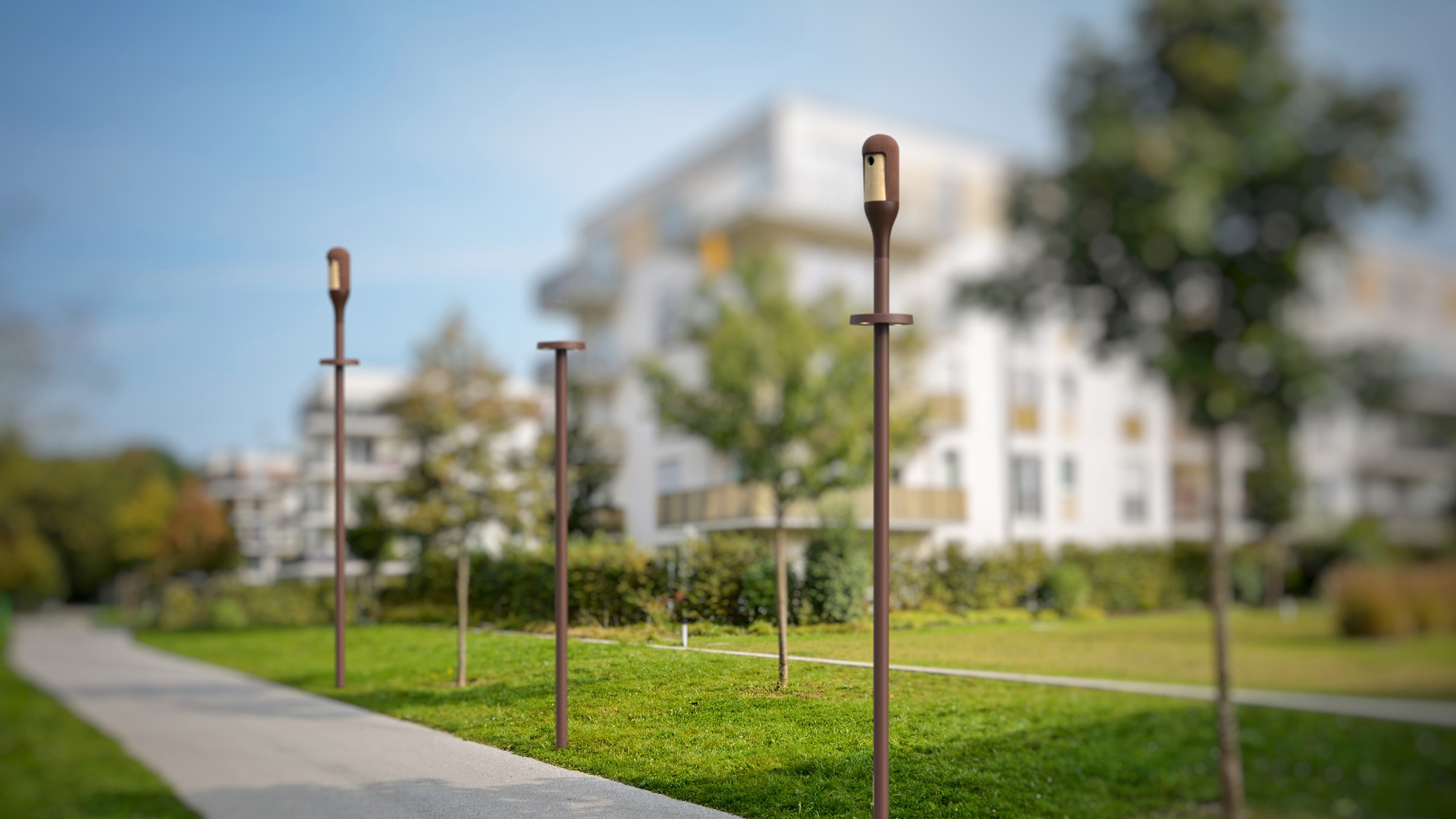 Sette prototipi in cartone degli schermi della lampada Needoo in fila, con variazioni progressive del design e diverse forme di ritaglio
