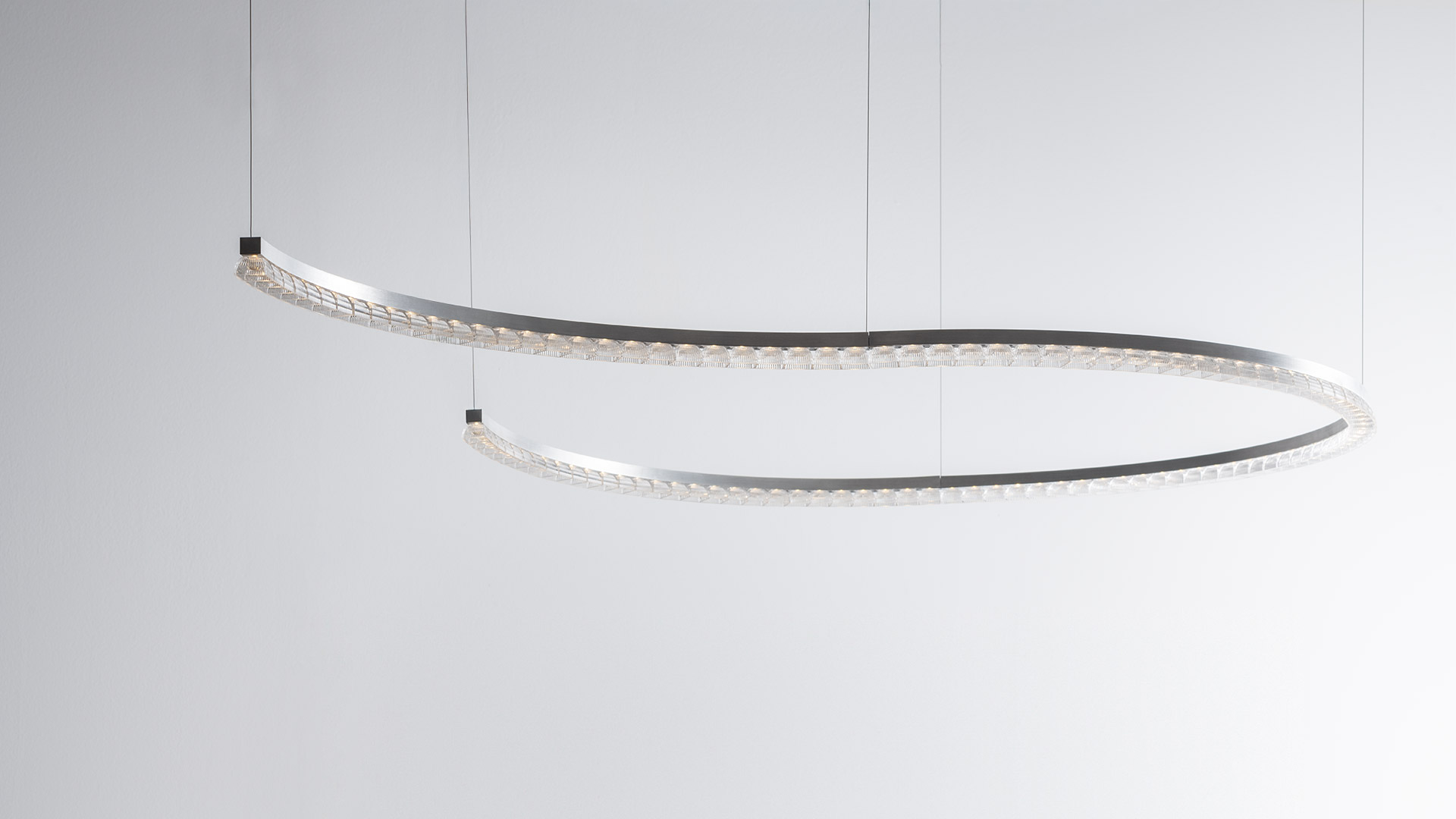 Artemide Somnĭum System: slim linear LED pendant lamp in silver aluminum with decorative lattice diffuser, suspended by thin cables