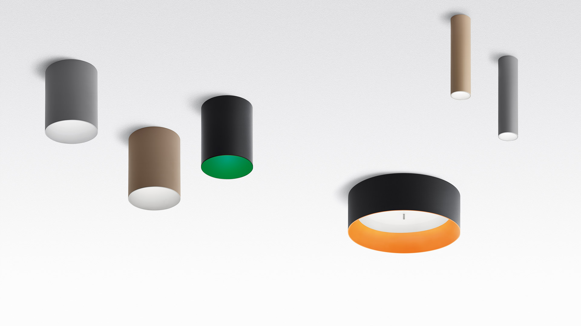 Lampade da soffitto Artemide Tagora: pendenti cilindrici e plafoniere in grigio, nero, talpa con interni a contrasto verde, arancione, bianco
