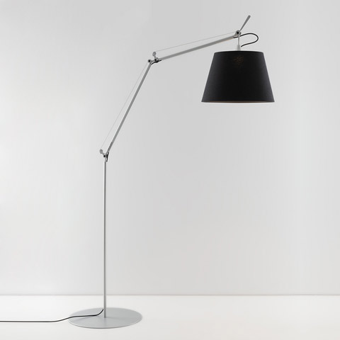Lampada da terra Artemide Tolomeo Paralume Outdoor con braccio in alluminio regolabile, base circolare e paralume conico nero