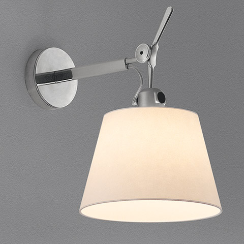 Lampada da parete Artemide Tolomeo Parete con paralume conico in tessuto bianco e braccio regolabile in alluminio lucidato