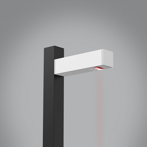 Lampada da esterno Artemide Walking Palo: testa LED rettangolare bianca su palo scuro, con luce direzionale dai toni rossi
